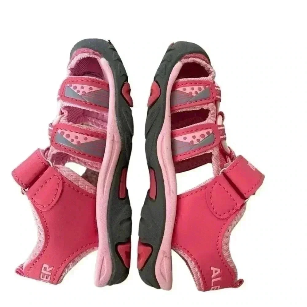 Aleader pink girl